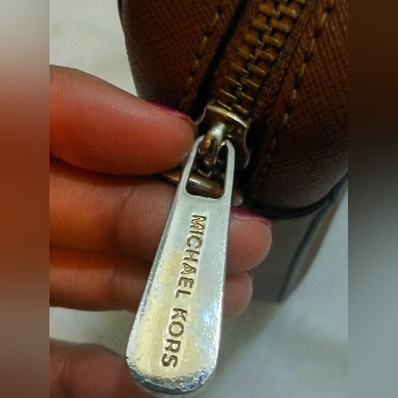 Michael Kors Crossbody - Picture 4 of 13